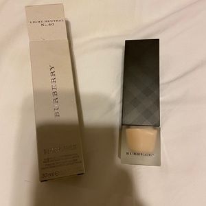 Burberry matte glow foundation no.40